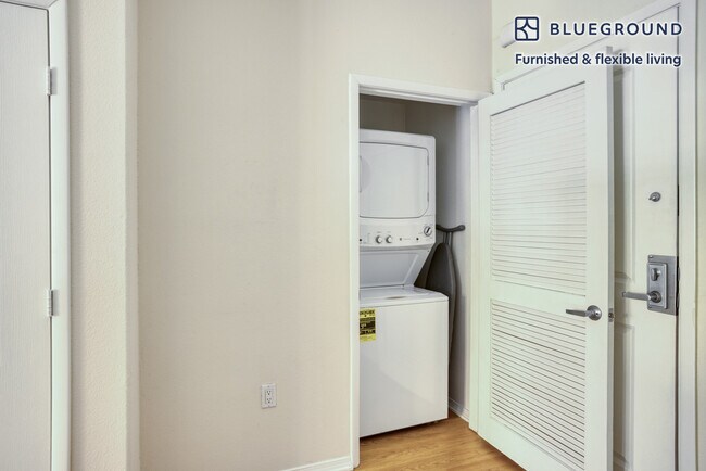 Building Photo - 5211 Pacific Concourse Dr