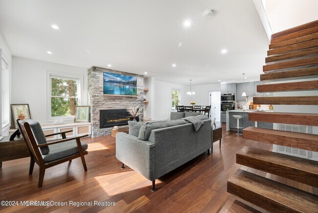 Building Photo - 300 Monmouth Rd