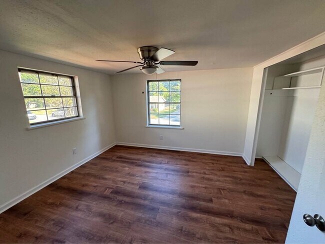 Building Photo - 14 Dellwood Dr