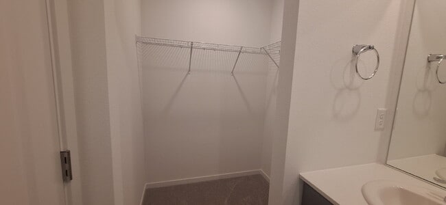 Building Photo - 3 Bedroom 2 Bathroom New build House