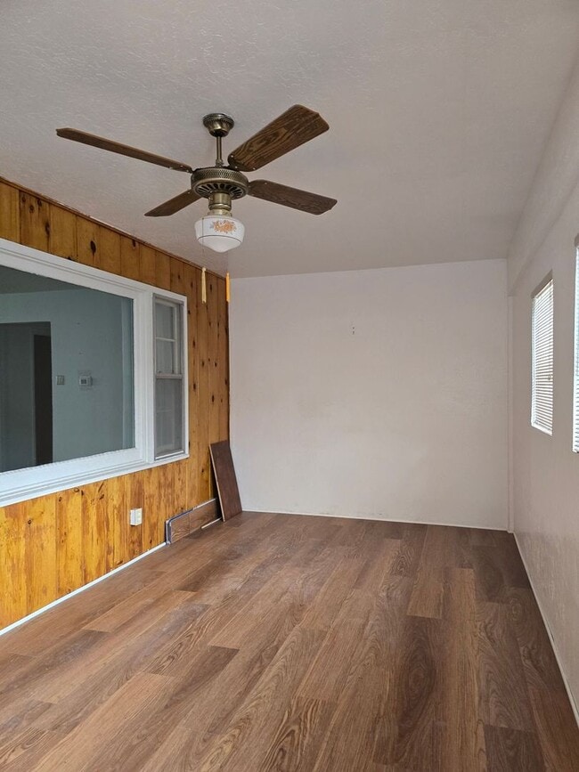 Building Photo - Eastside 4 BD w/garage