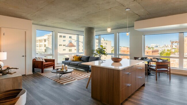 Primary Photo - 1430 NW Hoyt St