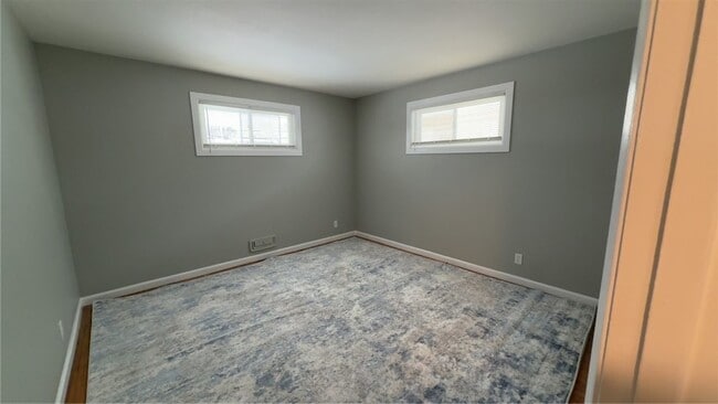 Building Photo - 198 Skycrest Dr