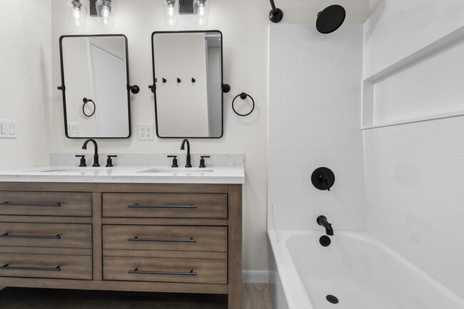 Building Photo - 2 Rockingham Ct