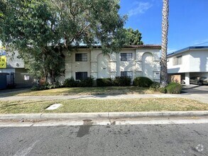 Building Photo - 15131 Victory Blvd