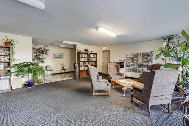 Building Photo - 5455 N Sheridan Rd