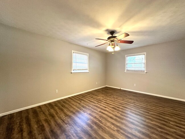 Building Photo - 3Bed/2Bath in LISD Available Now!