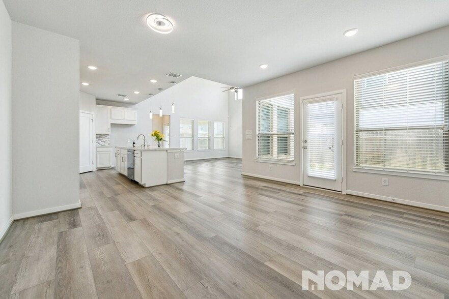 Building Photo - 9215 Lair Cove Dr