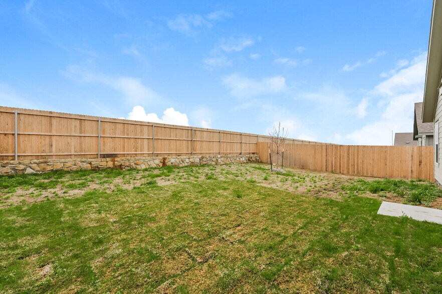 Building Photo - 2221 Crested Saguaro St