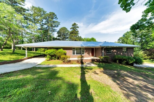 Primary Photo - 1900+ Sq Ft of Comfort: Updated 3BR/2BA wi...