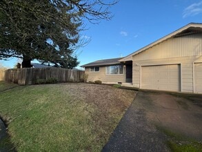 Building Photo - 2-Bed, 1-Bath Duplex – Great Location!