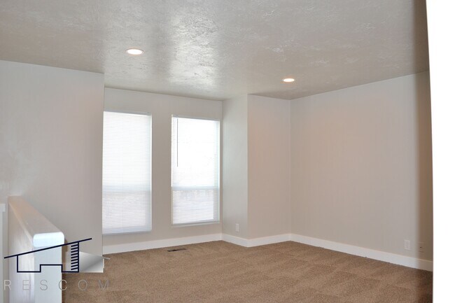 Building Photo - 1688 N Main St