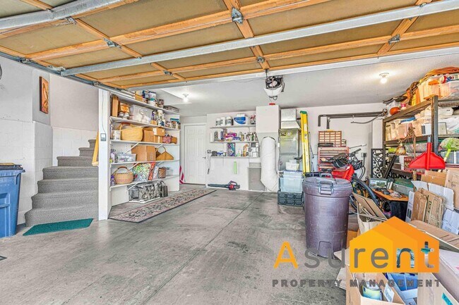 Building Photo - Stunning Home with Beautiful views of Ashland Available Soon!