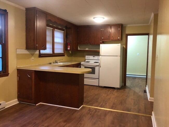 Building Photo - 553-B Jefferson Road