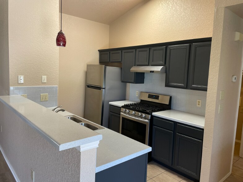 Building Photo - 204 Prairie Springs Loop