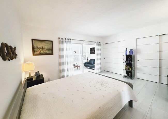 Building Photo - 4501 S Ocean Blvd