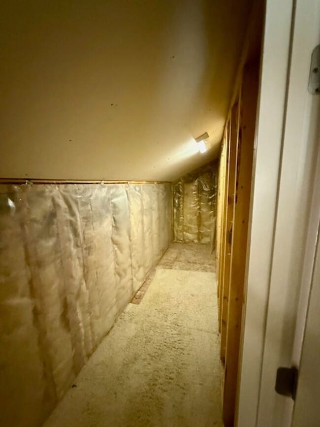 Building Photo - MOVE IN TODAY 1 Bedroom, 1 bathroom Spacio...