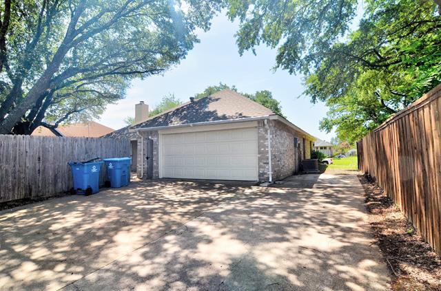 Building Photo - 8901 Greentree Dr
