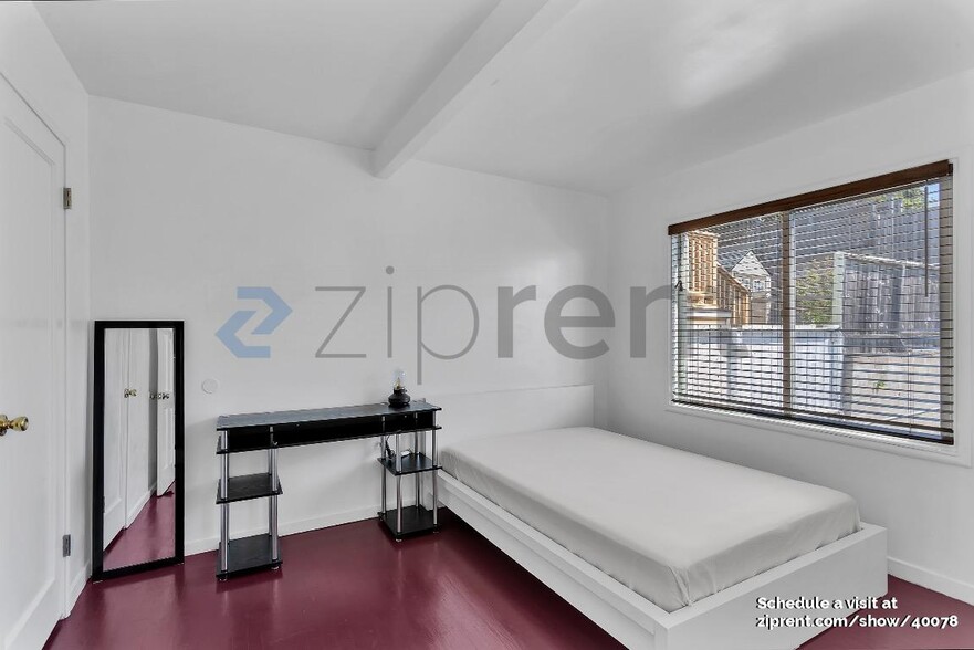 Building Photo - 1387 Goettingen St
