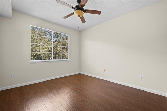 Building Photo - 6203 Myrtlewood Cir W