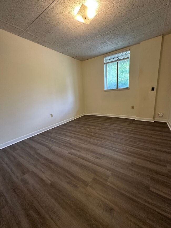 Building Photo - 1 Bedroom / 1  Bath Townhome Kingsport TN