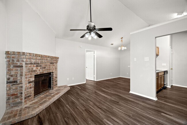 Building Photo - CV-AUS12130 Thompkins