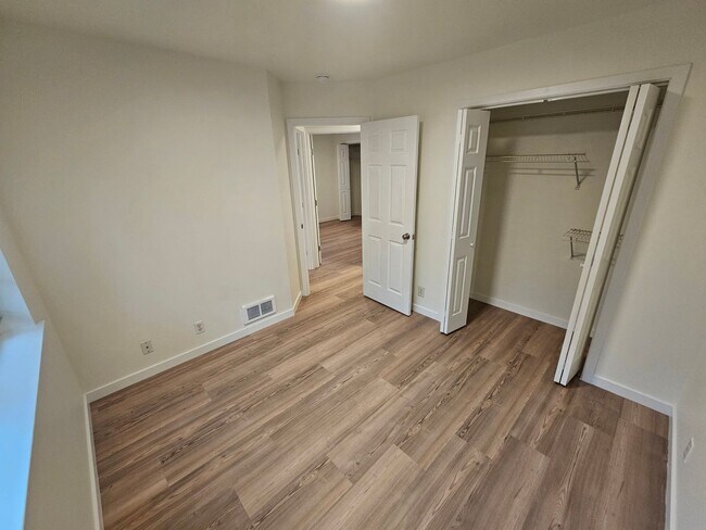 Building Photo - 1580fe