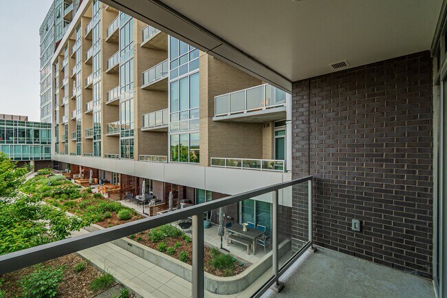 Building Photo - LUX 1BD, 1.5BA Lakehouse Condo with Balcony