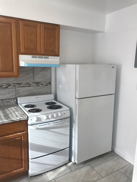 Building Photo - 4811 Cadieux Rd