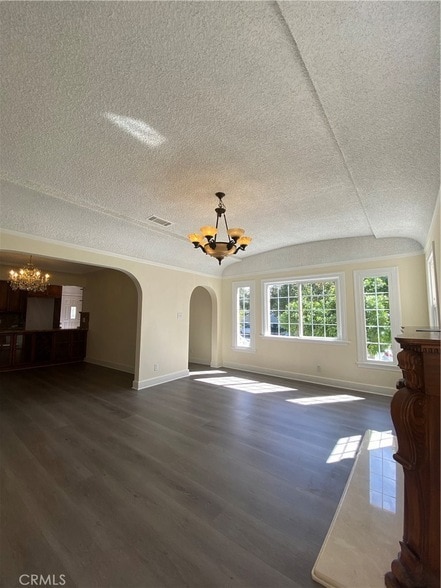 Building Photo - 521 E Valencia Ave