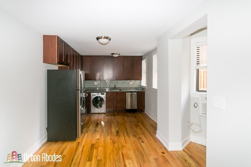 Building Photo - 566 W Arlington Pl