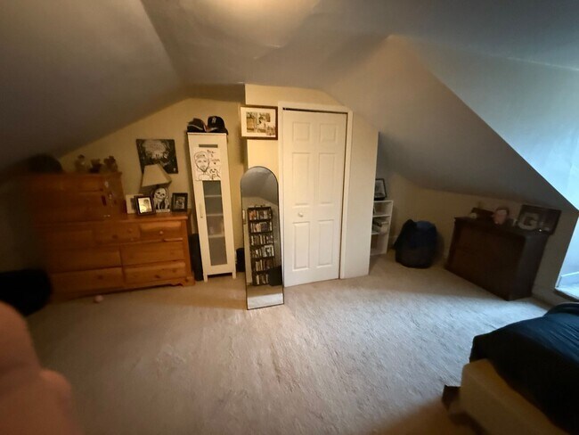 Building Photo - 1911 Jane St