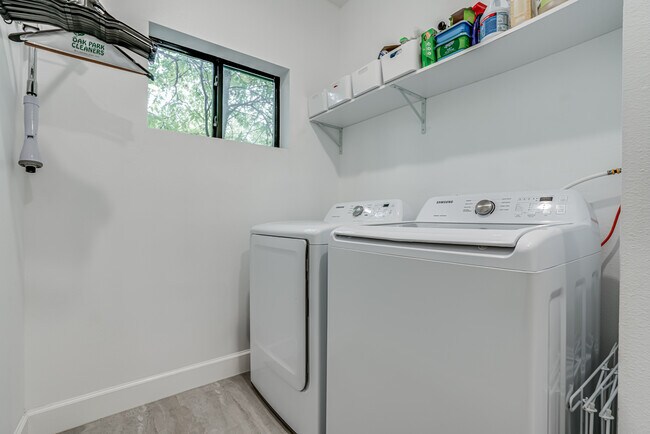Building Photo - 211 Gibson