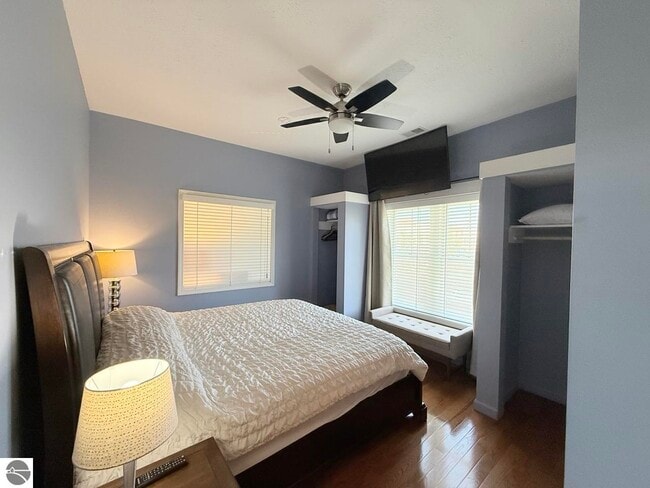 Building Photo - 201 River St