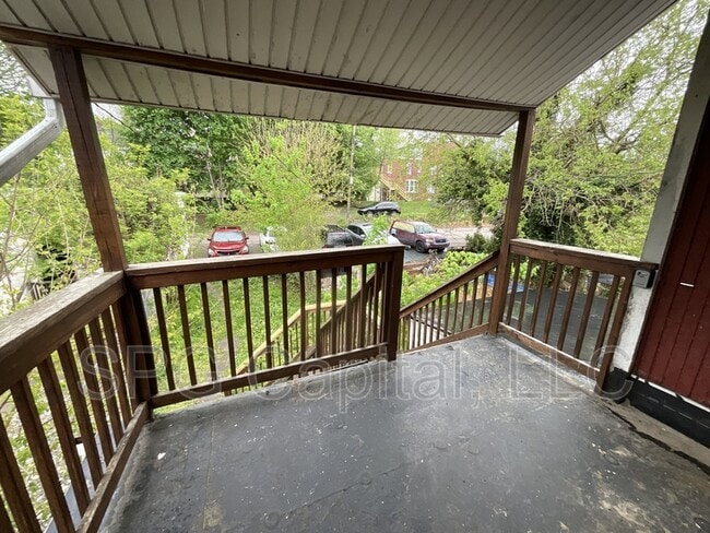 Building Photo - 142 W Jackson St