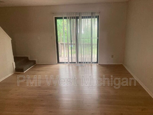 Building Photo - 6070 In the Pines Dr SE