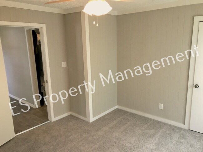 Building Photo - Cozy 3 Bedroom 1 Bathroom Ranch in Wayne township.