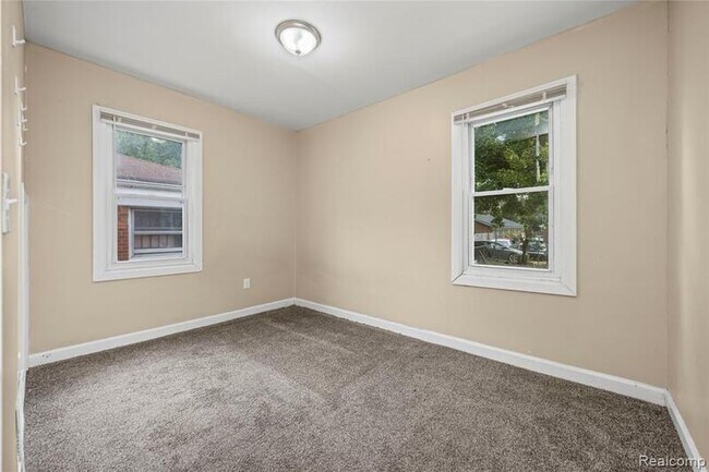 Building Photo - 16253 Strathmoor St