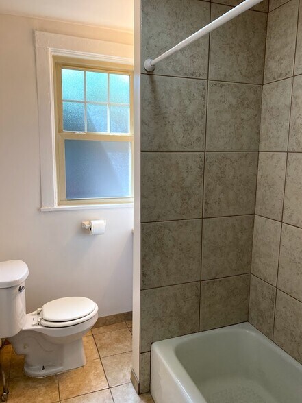 Building Photo - 6325 Glenview Pl