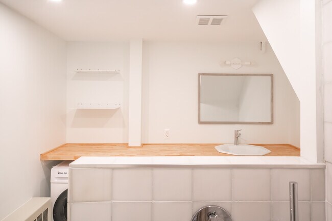 Building Photo - 171 Liberty St