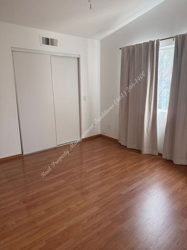 Building Photo - *** Please call us @ 661-266-1400 for information on availability, showings and applications proc...