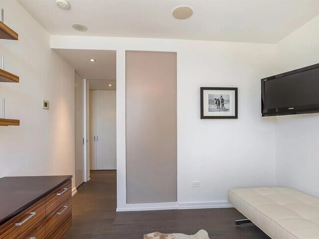 Building Photo - 1080 Chestnut St