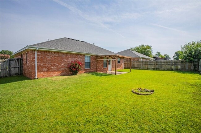 Building Photo - 808 Jon Dr