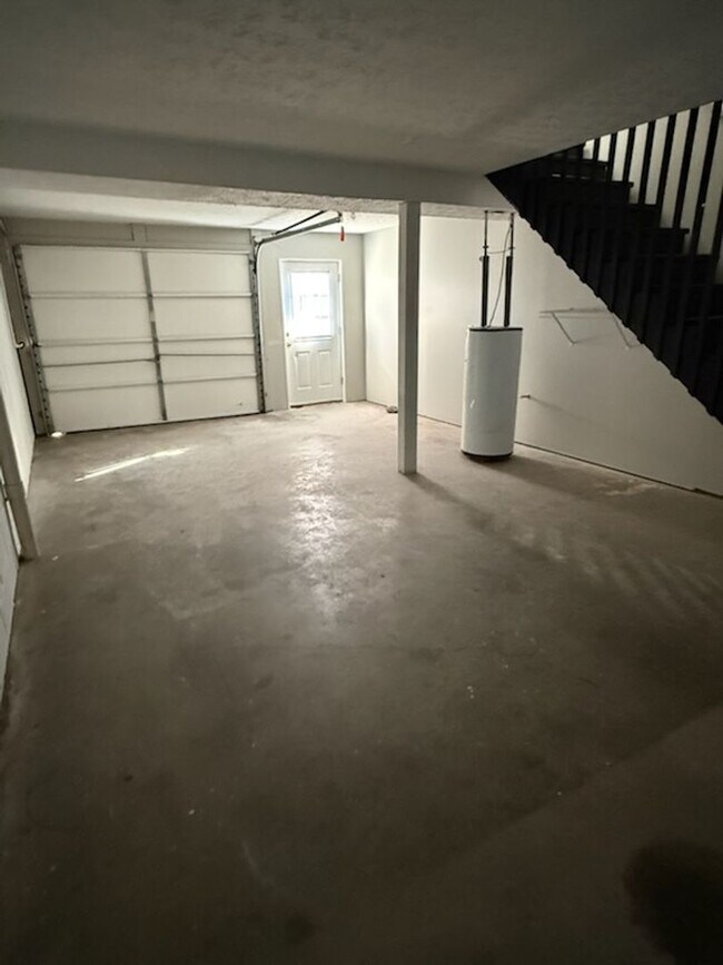Building Photo - 203 Aqueduct Dr