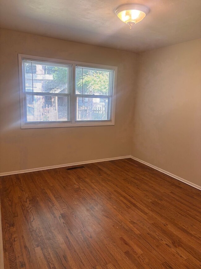 Building Photo - 9851 SE 43rd Ave