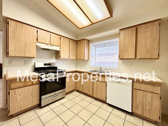 Building Photo - 13667 Gemini St