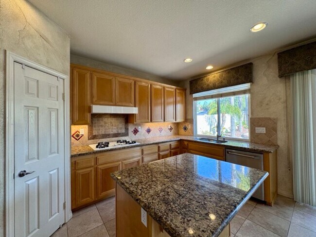 Building Photo - FOR LEASE: Stunning expansive 3 Bedroom Re...