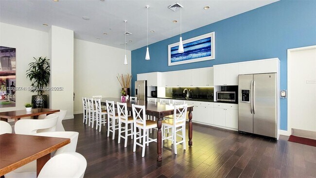 Building Photo - 2775 NE 187th St