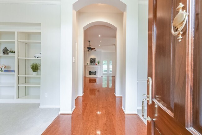 Building Photo - 14610 Farrawood Dr