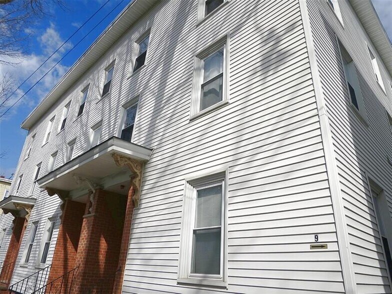 Building Photo - 11 Bristol St